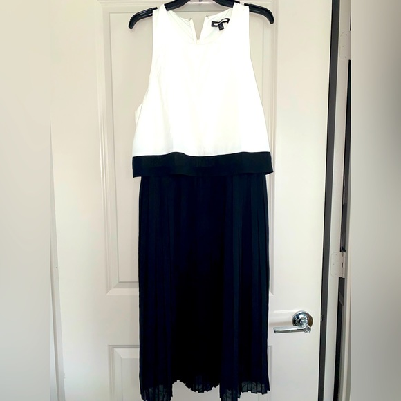 Banana Republic Dresses & Skirts - Banana Republic Black & White Dress Sz 14 Tall